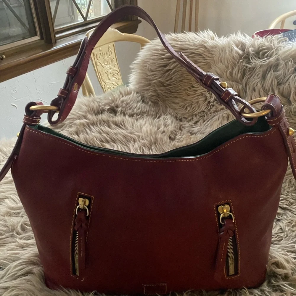 EUC DOONEY & BOURKE COOPER Chestnut Premium Florentine Leather Hobo (EXCELLENT) - Picture 6 of 13